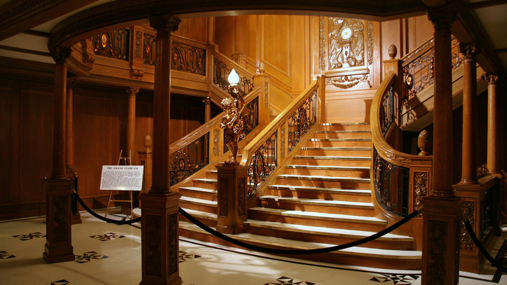 Amazing Staircase On The Titanic Ships Wallpaper Desktop - Titanic Grand Staircase - HD Wallpaper 