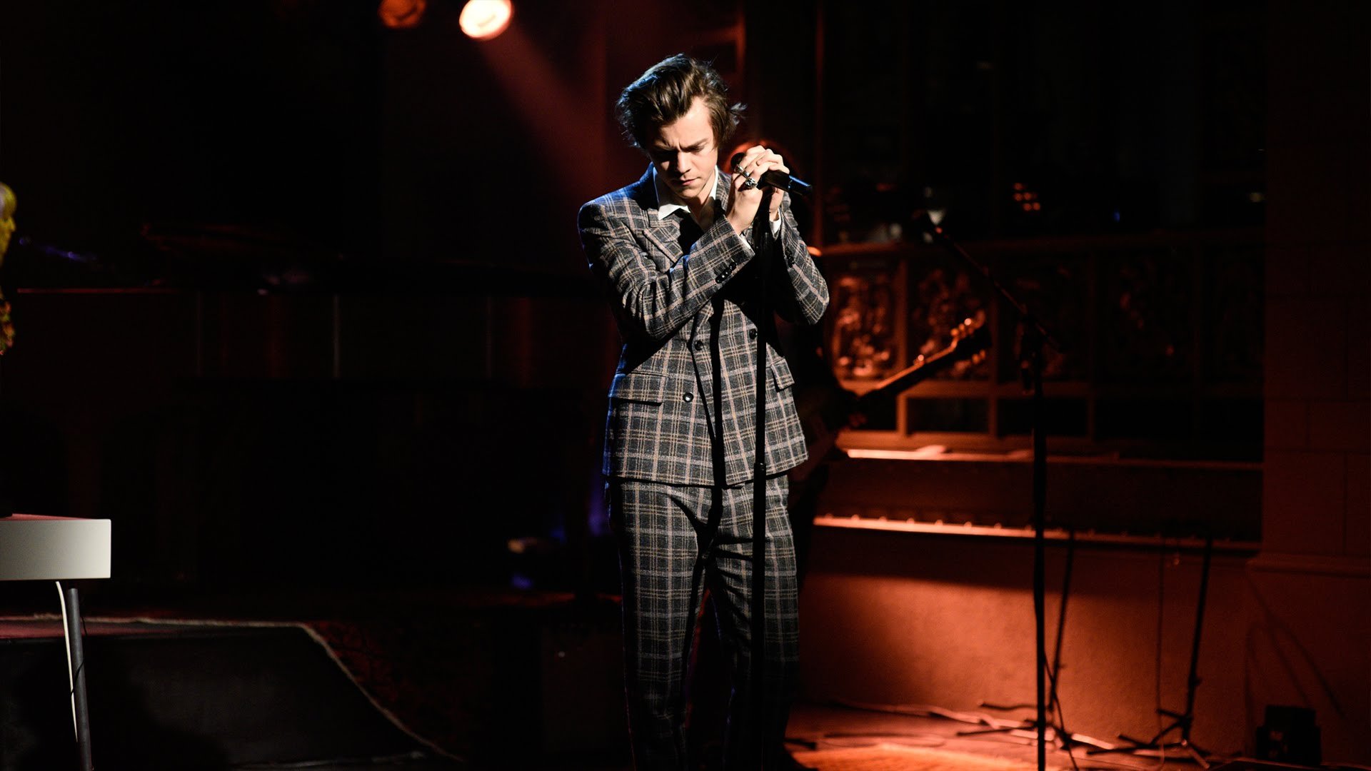 Harry Styles Performs ‘sign Of The Times’ And Debuts - Harry Styles Sign Of The Times - HD Wallpaper 