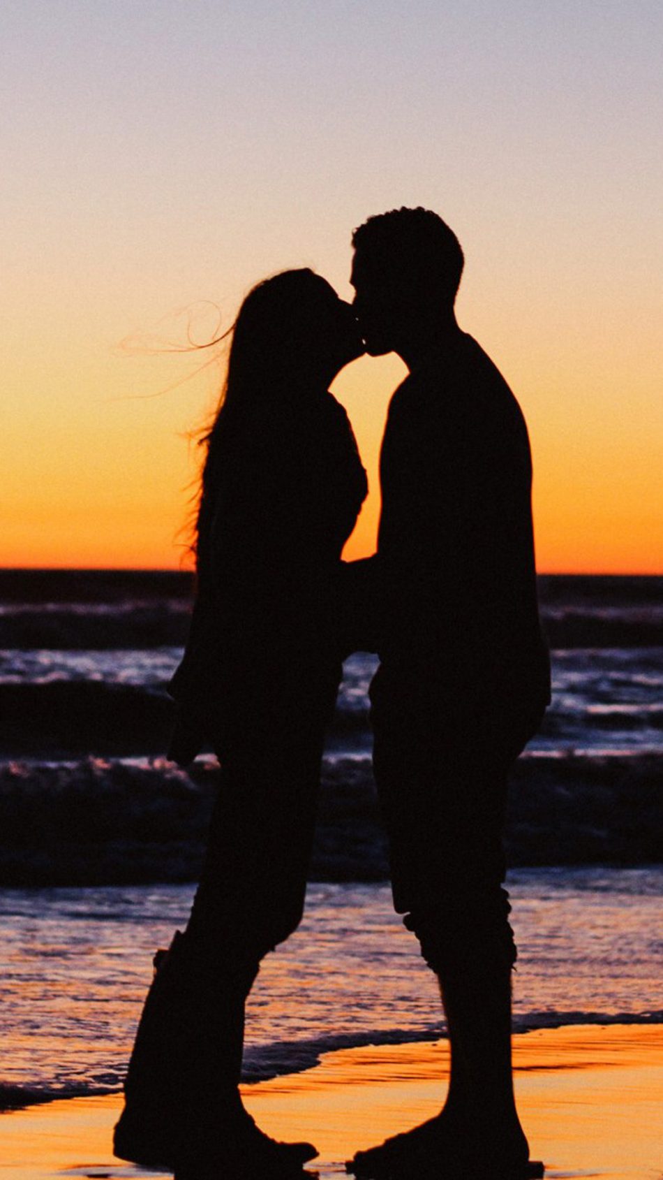 Couple Lovers Kissing Beach Sunset Hd Mobile Wallpaper - Lovers Kiss Images Hd Download - HD Wallpaper 