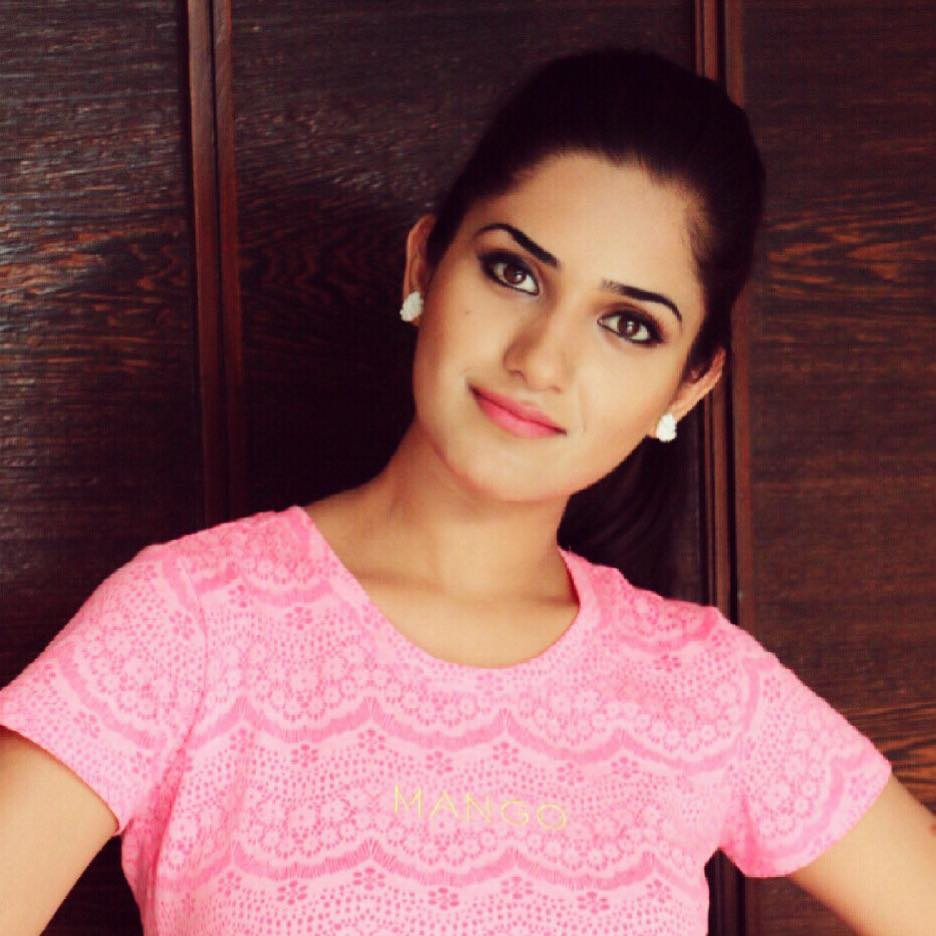 1743621 1629049840673588 4680253154679232081 N - Ruhani Sharma Punjabi Model - HD Wallpaper 