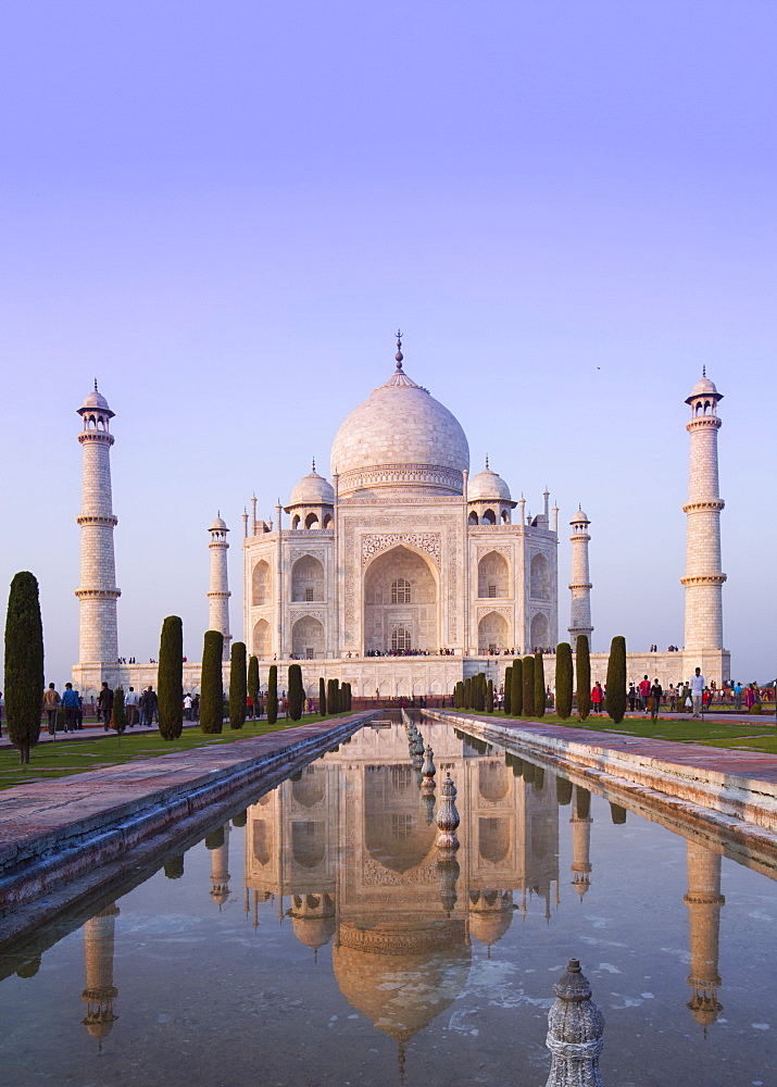 Taj Mahal - 715x1000 Wallpaper 