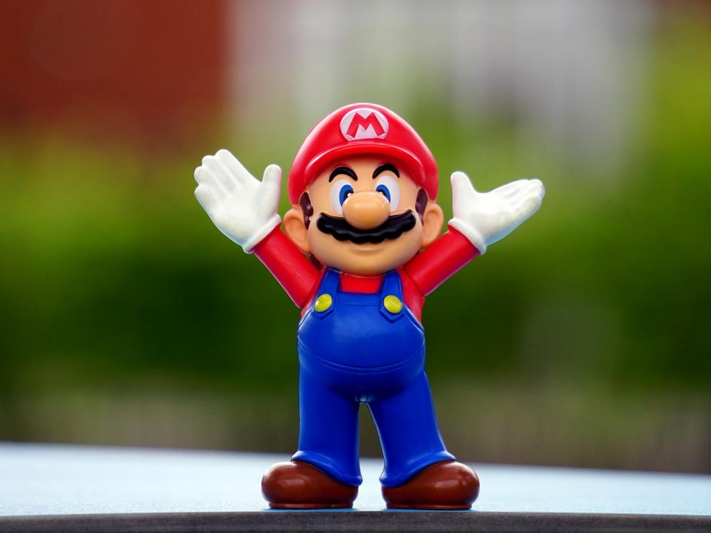 Switch Consoles Drive Nintendo S Growth Despite Looming - Super Mario Toy Photography - HD Wallpaper 