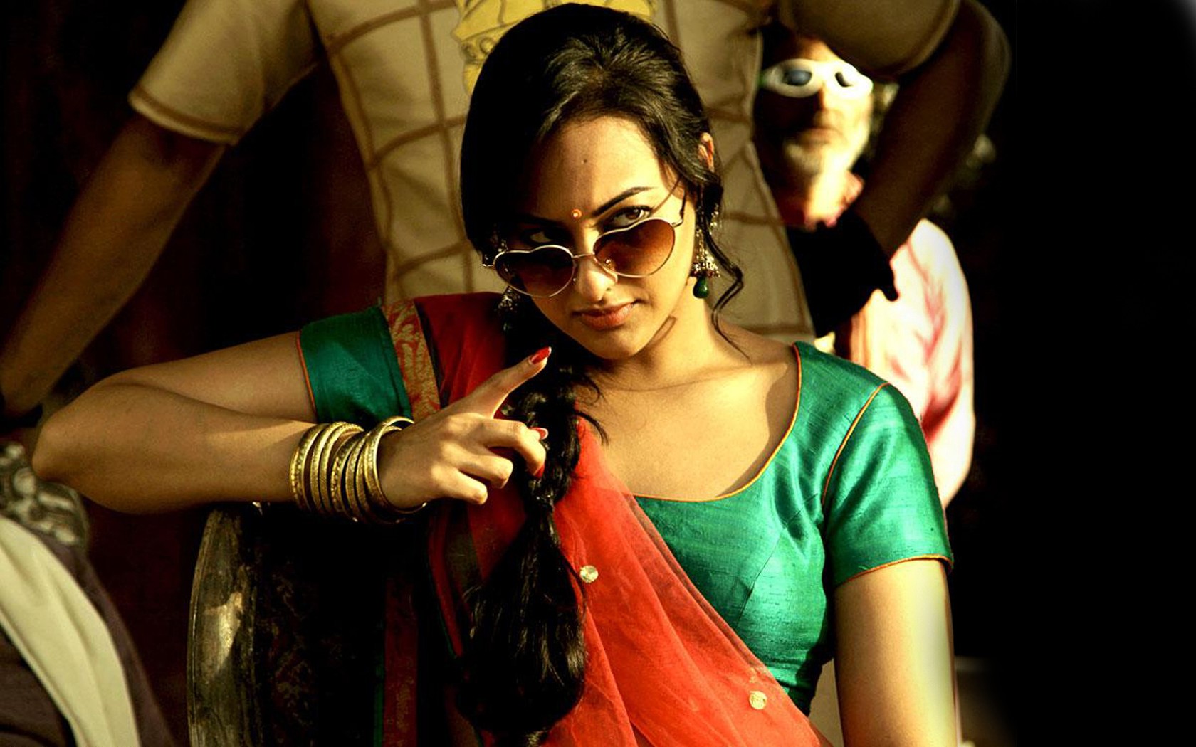 Sonakshi Sinha Hot In Joker Movie - HD Wallpaper 