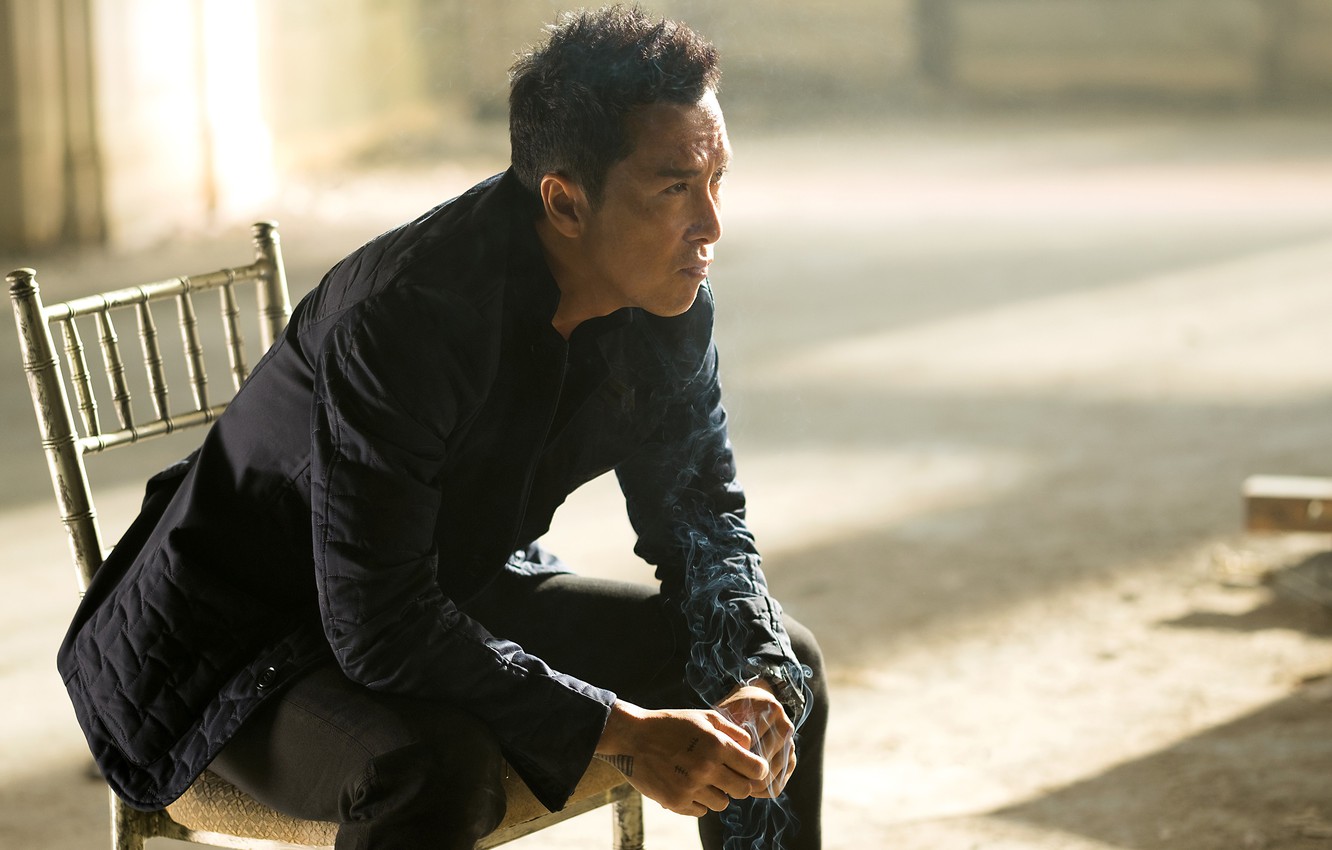 Photo Wallpaper Frame, Jacket, Chair, Donnie Yen, Three - Donnie Yen - HD Wallpaper 