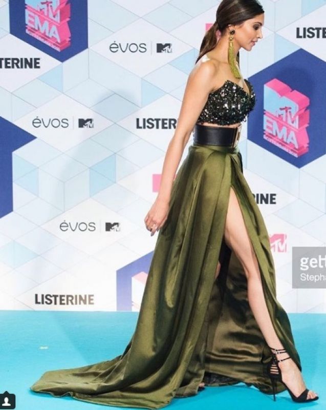 Deepika Padukone At Mtv Ema Awards - HD Wallpaper 