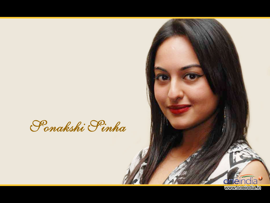Sonakshi Sinha Wallpapers - Sonakshi Sinha Beautiful Eyes - HD Wallpaper 