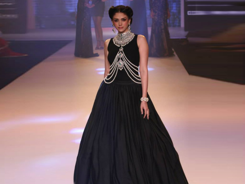 Aditi Rao Hydari Images Download - HD Wallpaper 