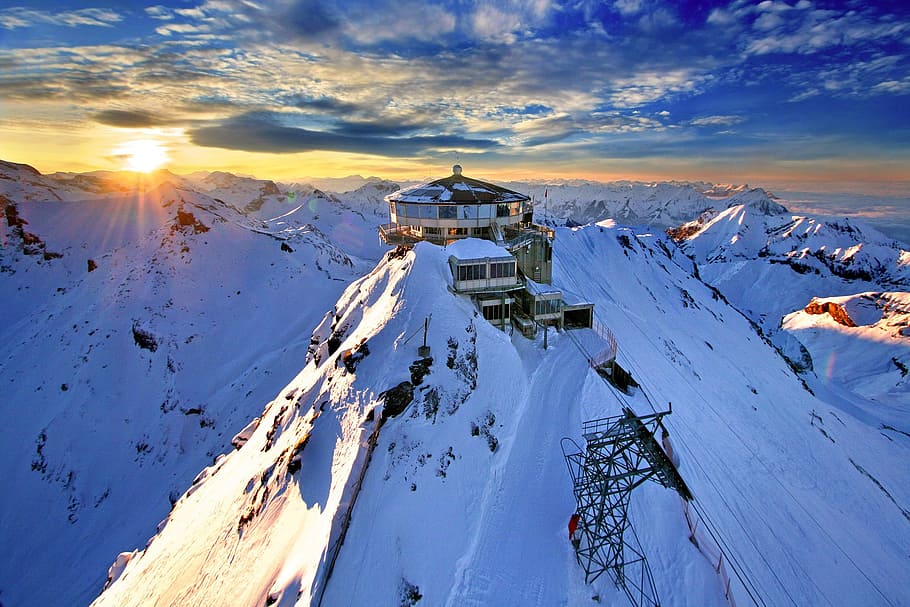 Gray And White House On Top On Snowy Mountain, Schilthorn, - Best Views Switzerland - HD Wallpaper 