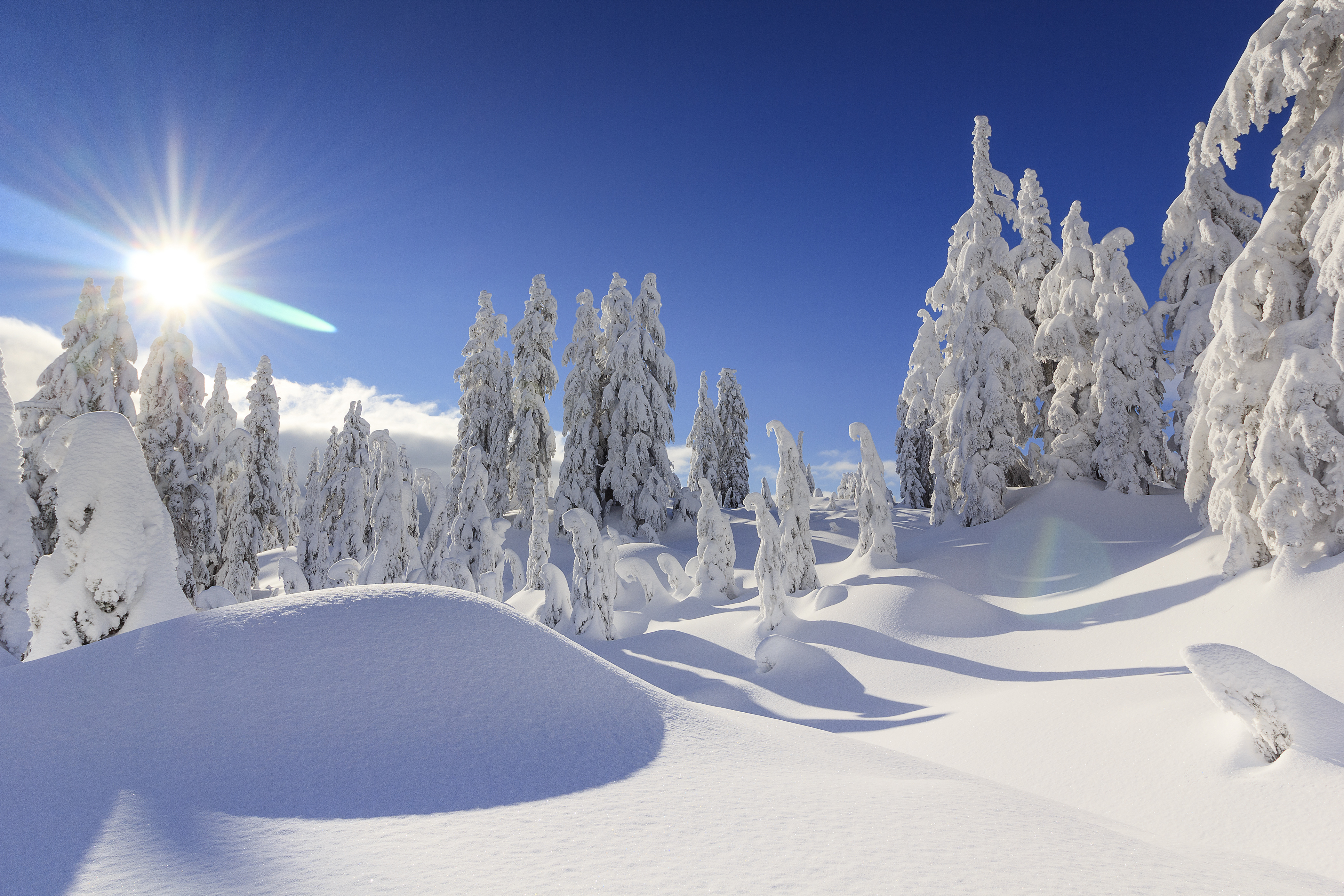 Snow And Sun Mountains - HD Wallpaper 