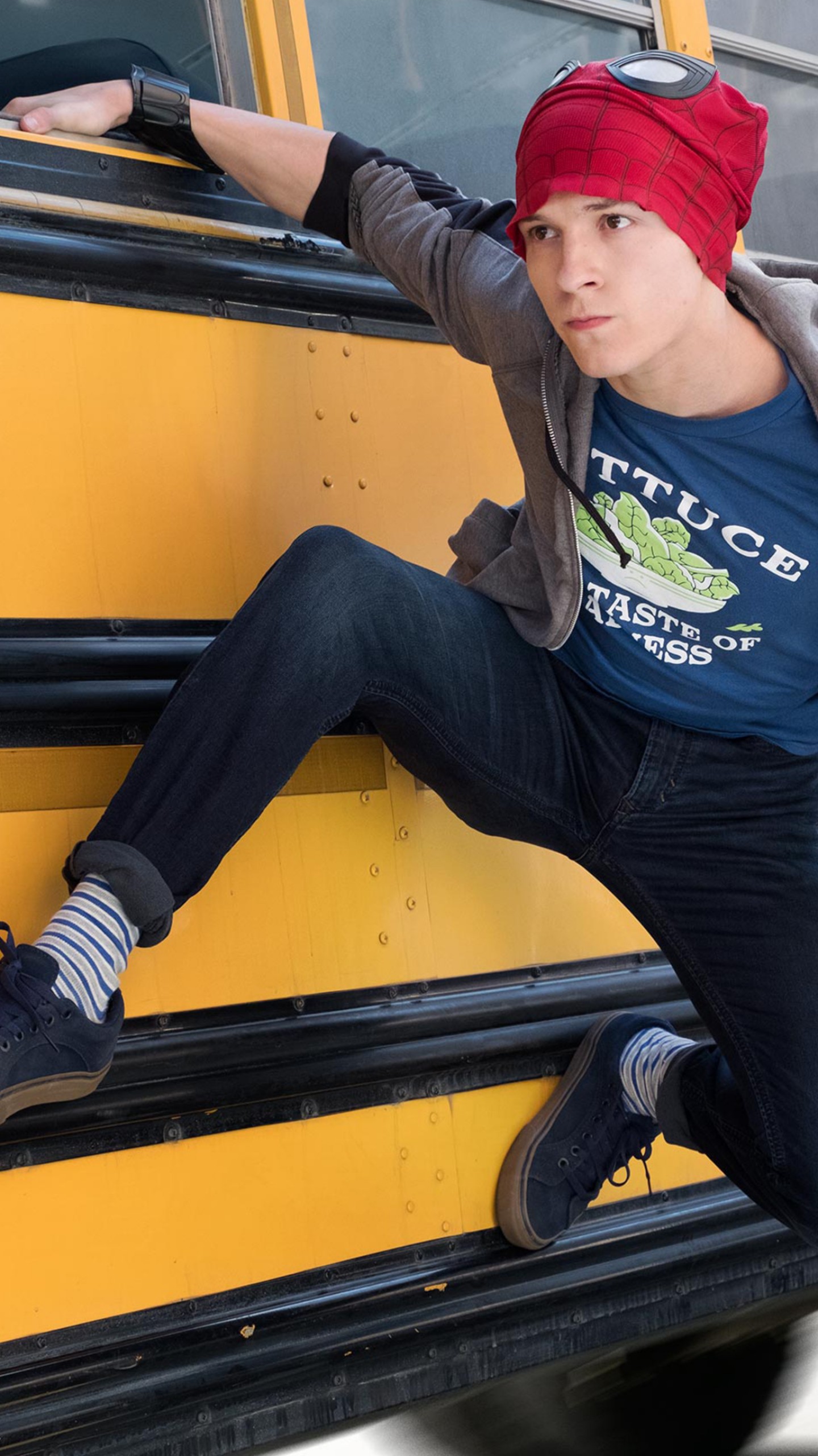 Tom Holland Peter Parker Spider Man - HD Wallpaper 