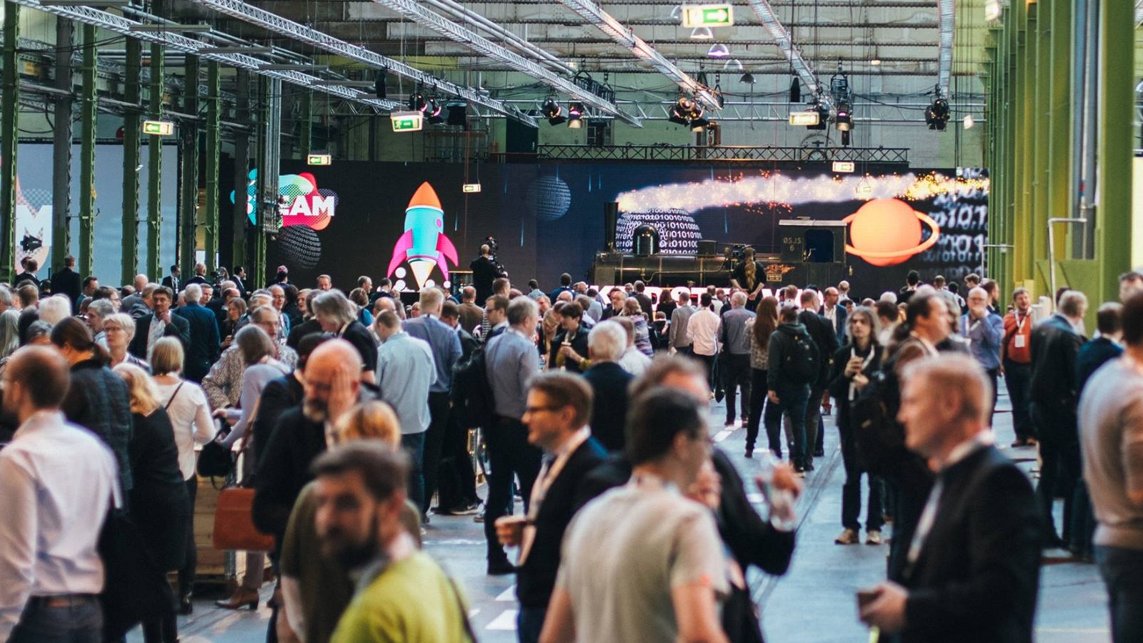 Crowd - HD Wallpaper 