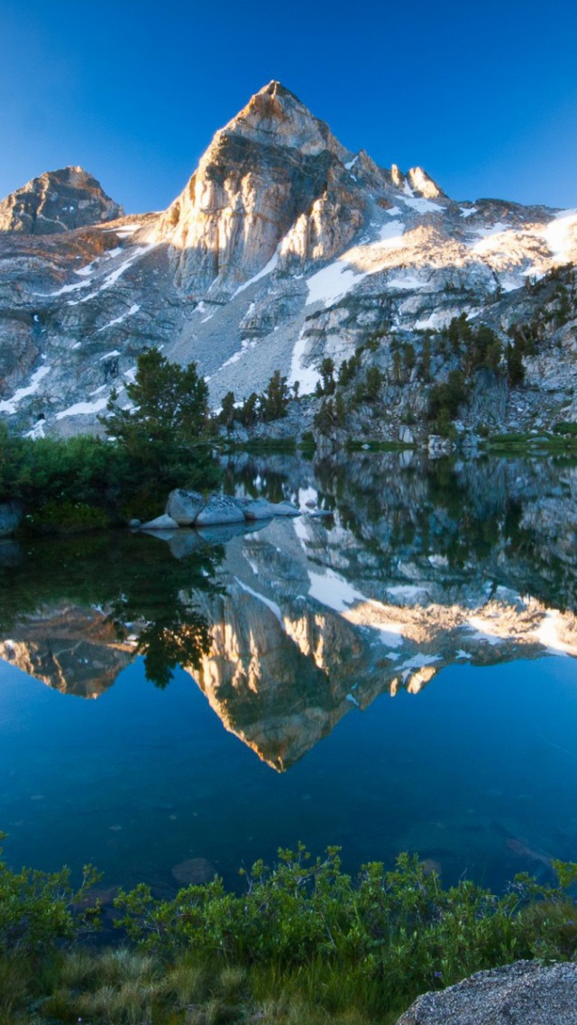 Lake In The Mountain - HD Wallpaper 