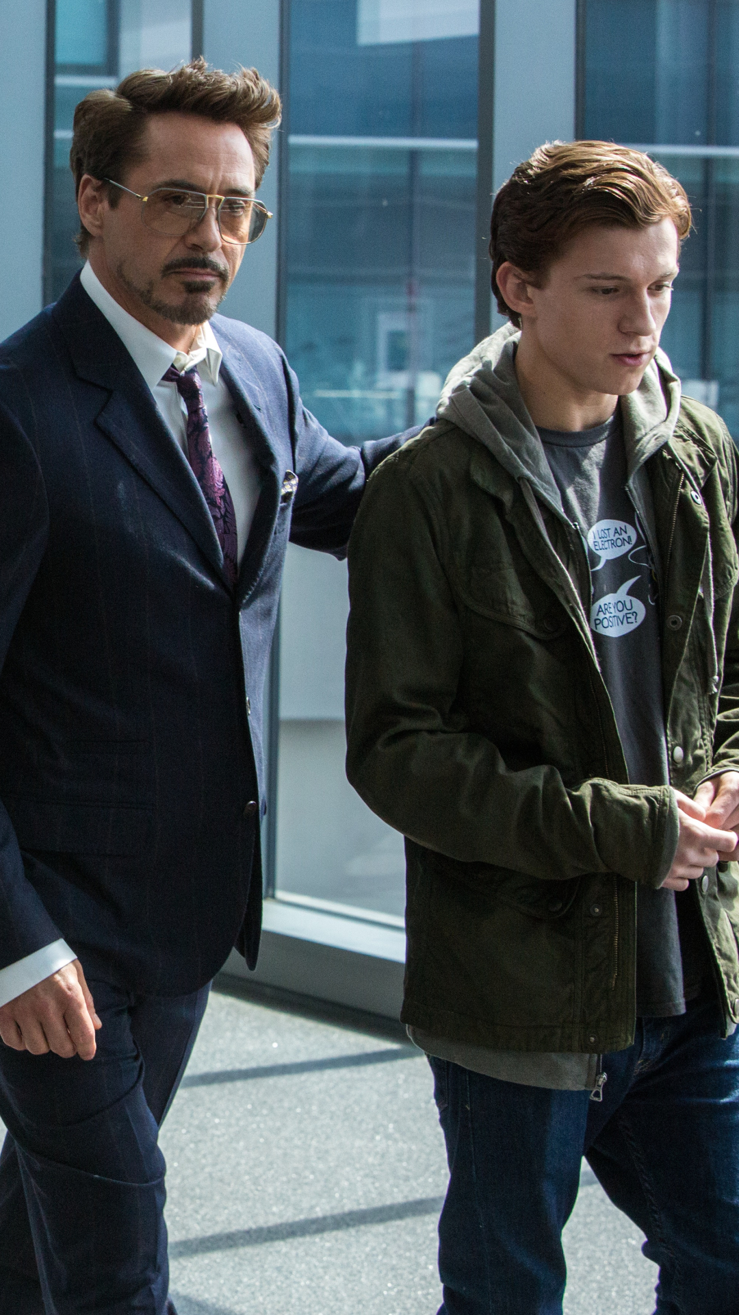 Tom Holland And Iron Man - HD Wallpaper 