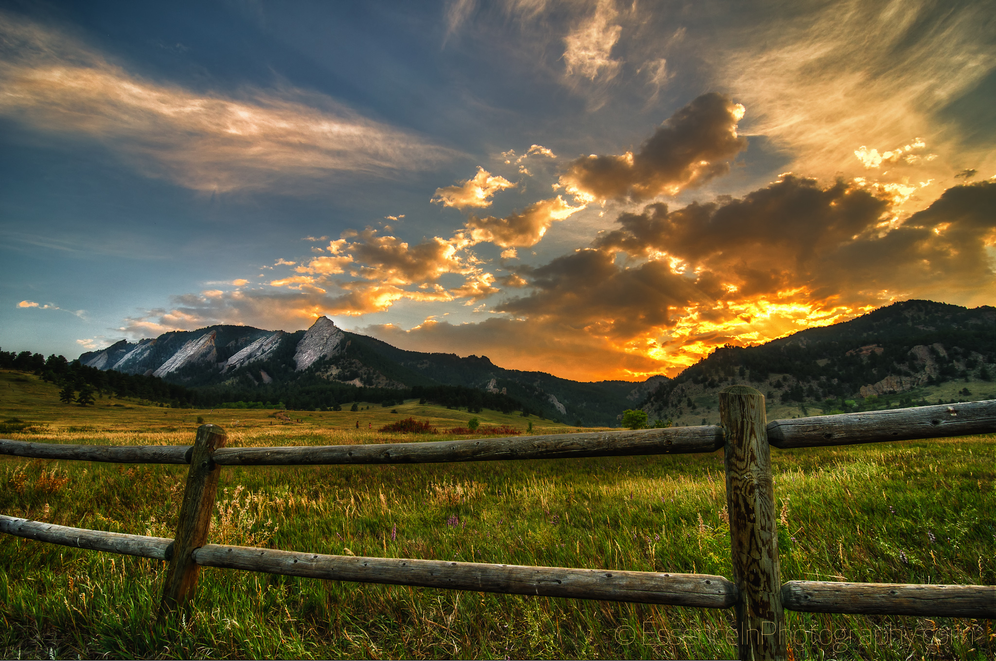 Flatirons At Sunset - Boulder Colorado Flatirons Sunset - HD Wallpaper 