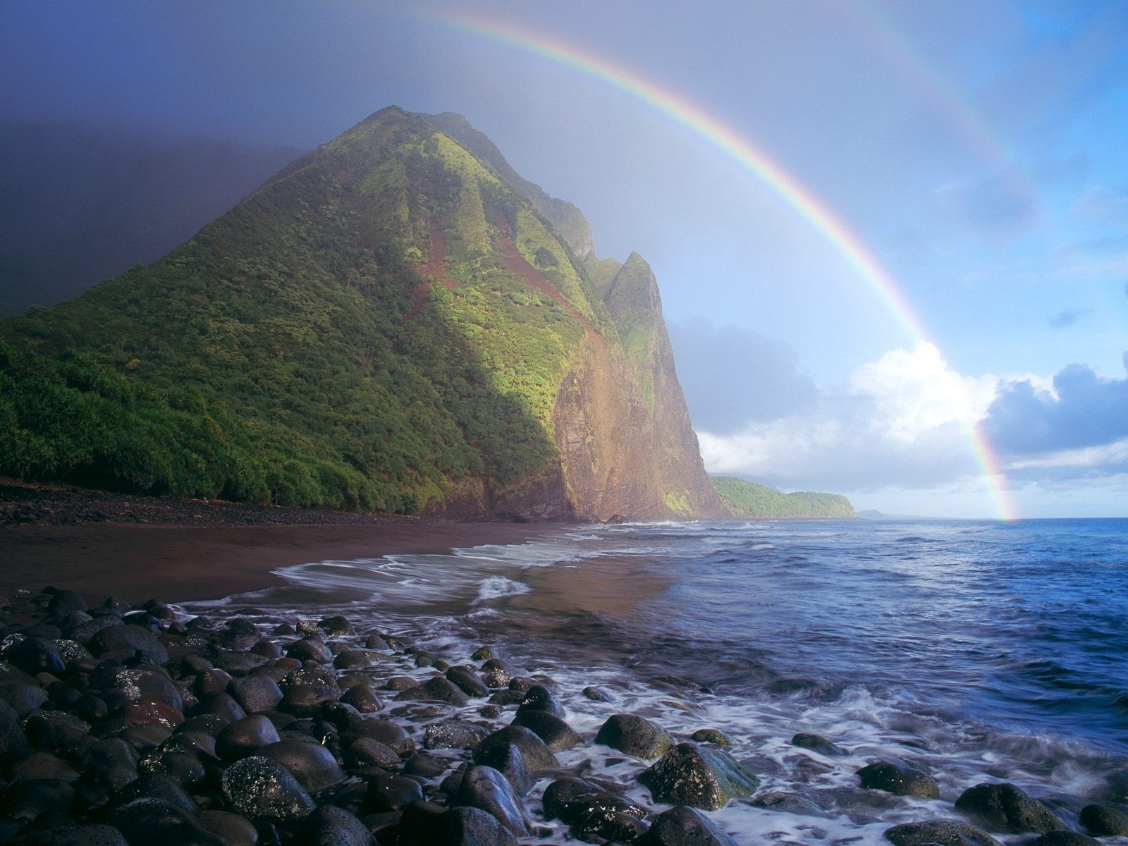 Rainbow In The Sky - Molokai Hawaii - HD Wallpaper 