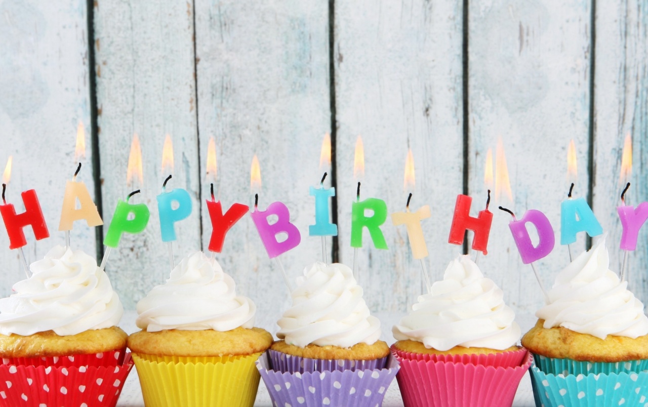 Happy Birthday Cupcakes Wallpapers - Happy Birthday Twitter Header - HD Wallpaper 
