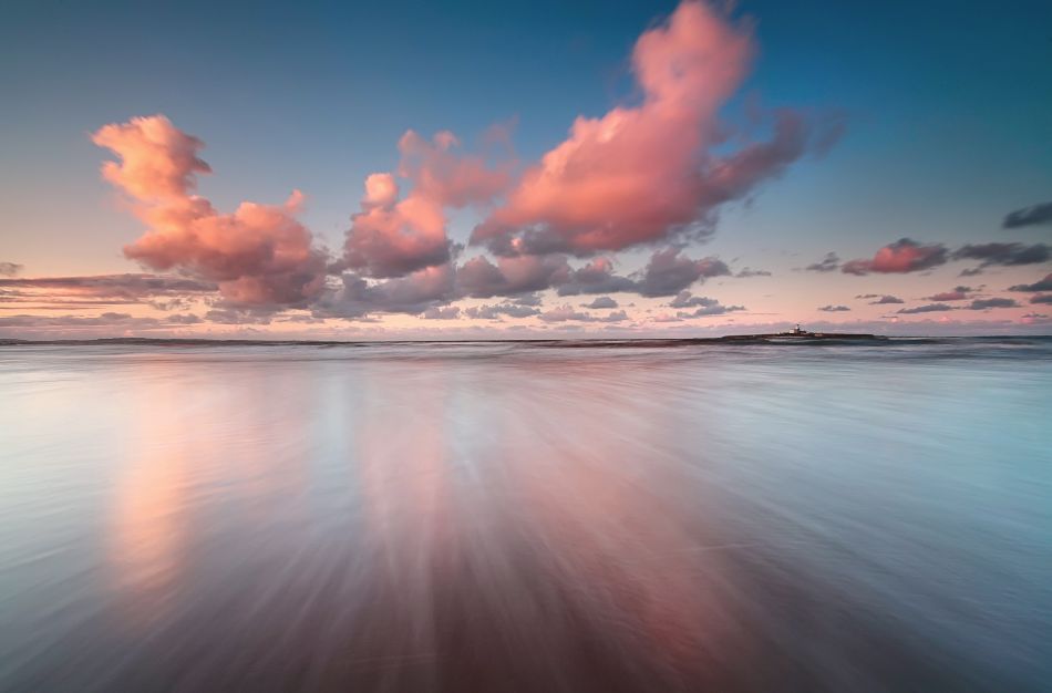 Rainbow Sea Sky - Pink Clouds Over Sea - HD Wallpaper 