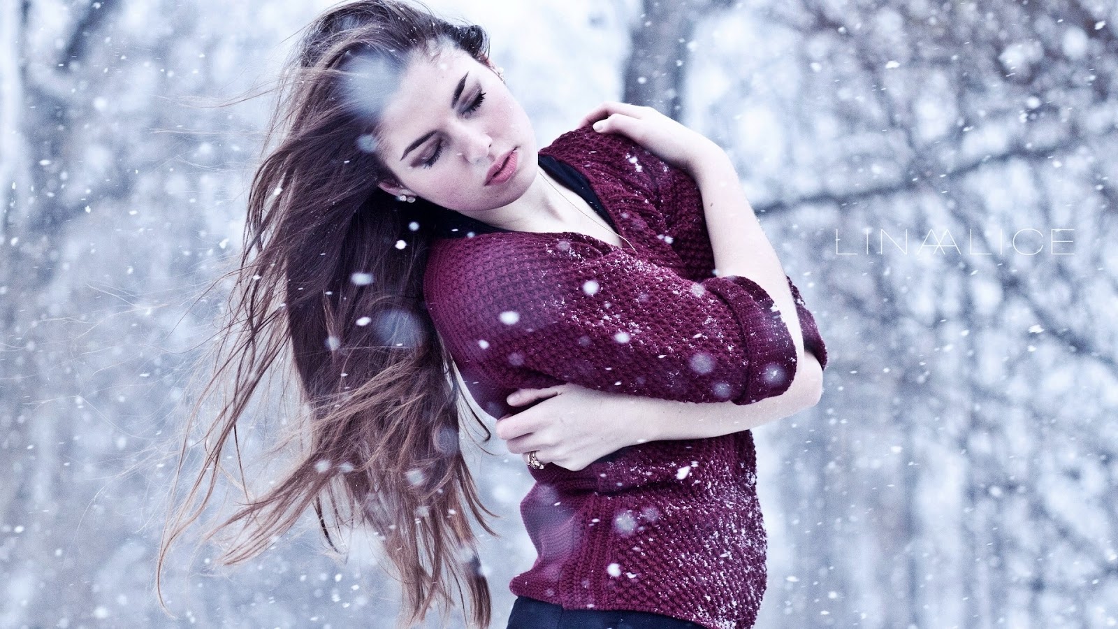 Girl Falling In Snow Gif - HD Wallpaper 