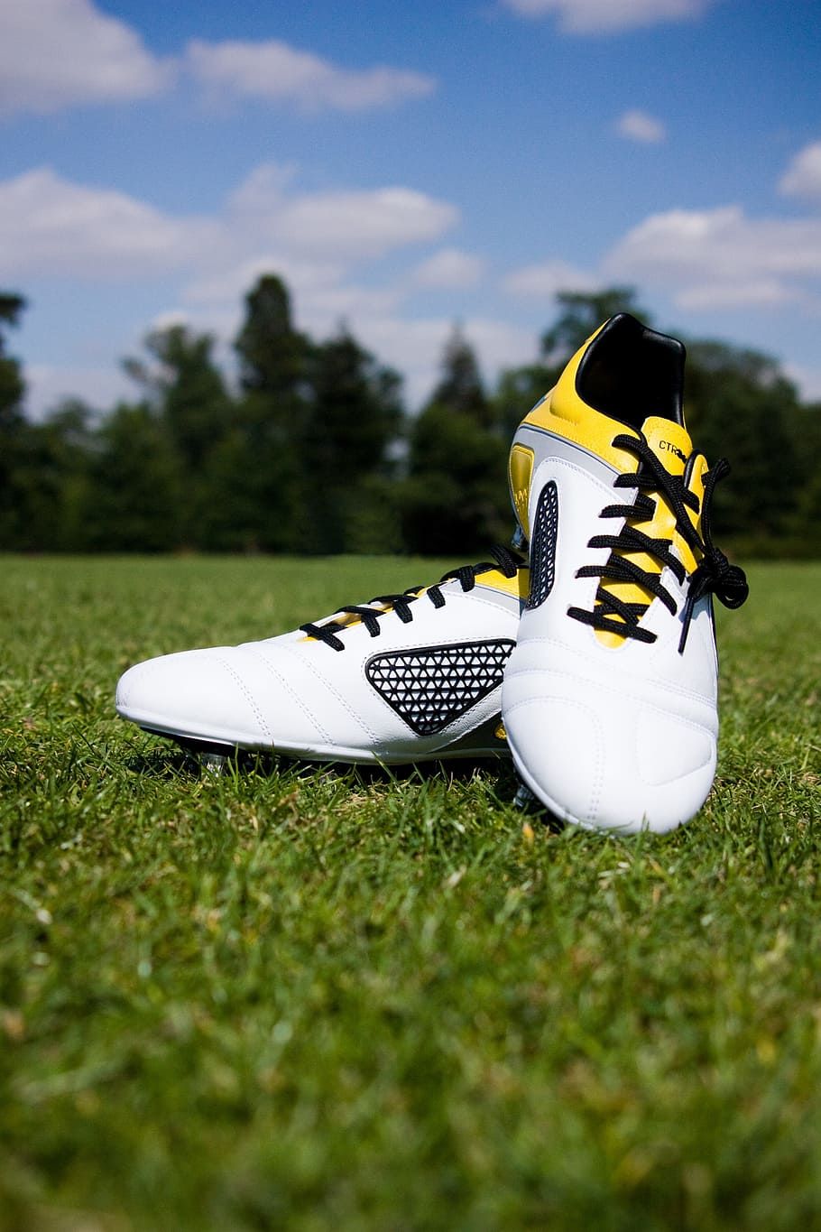 Pair Of White And Yellow Cleats On Green Grass, Football, - Football Ground Images Hd Download - HD Wallpaper 