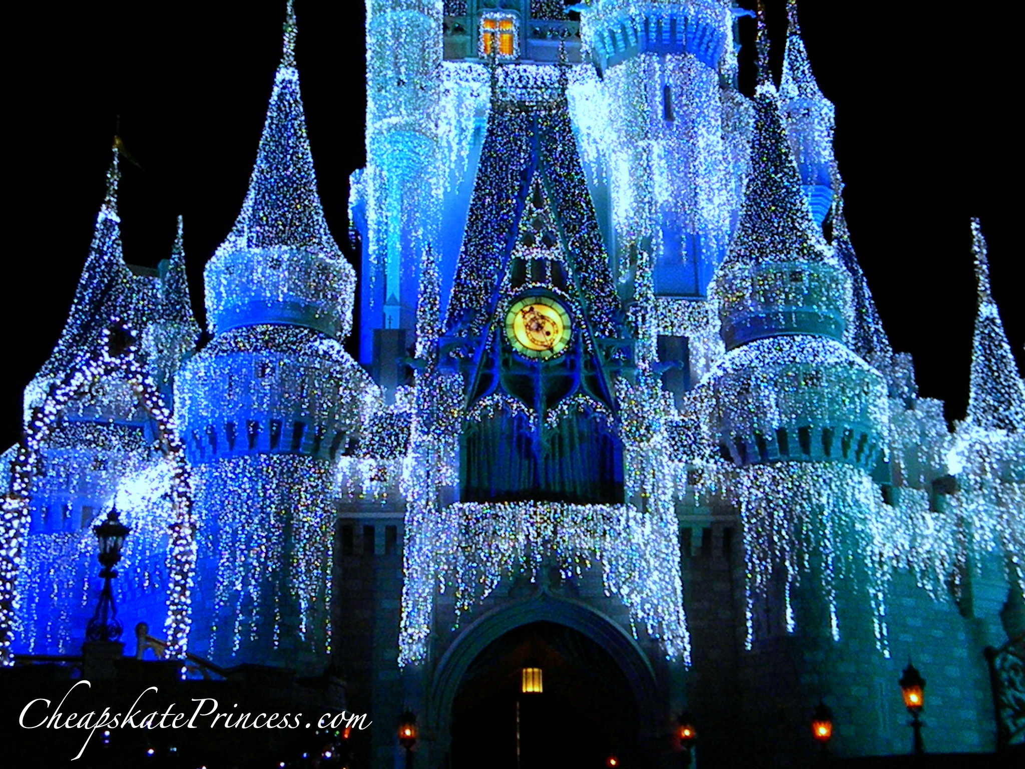 Castle Dreamlights, Lights On Cinderella Castle, Cinderella - Disney World, Cinderella Castle - HD Wallpaper 