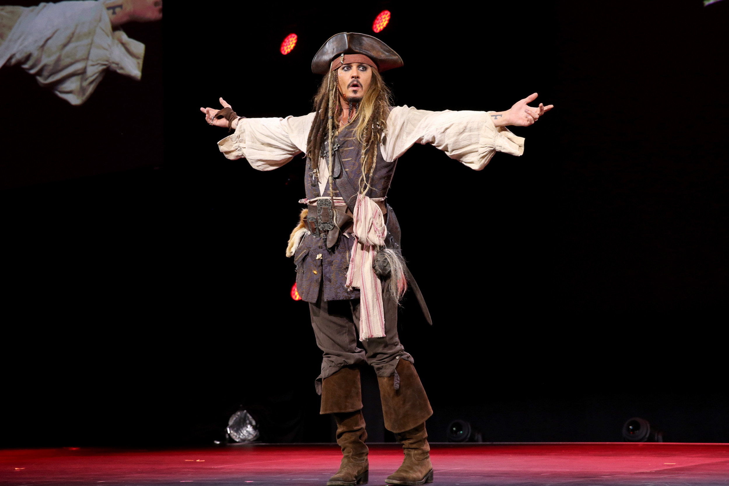 Johnny Depp As Jack Sparrow - Actor Of Captain Jack Sparrow - HD Wallpaper 