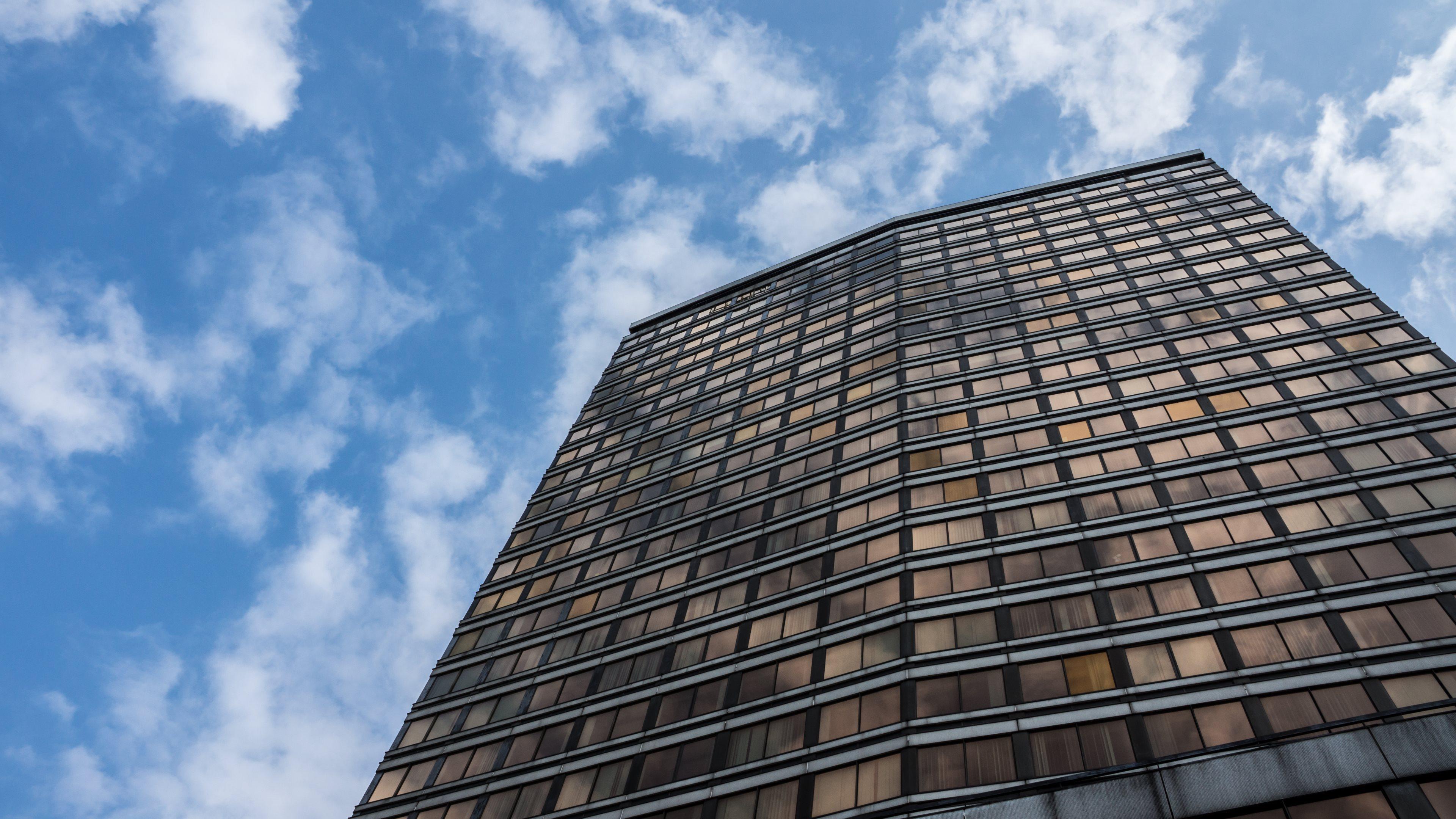 Hd Mirror Windows On The Building Wallpaper - Картинки Здания В Хорошем Качестве - HD Wallpaper 