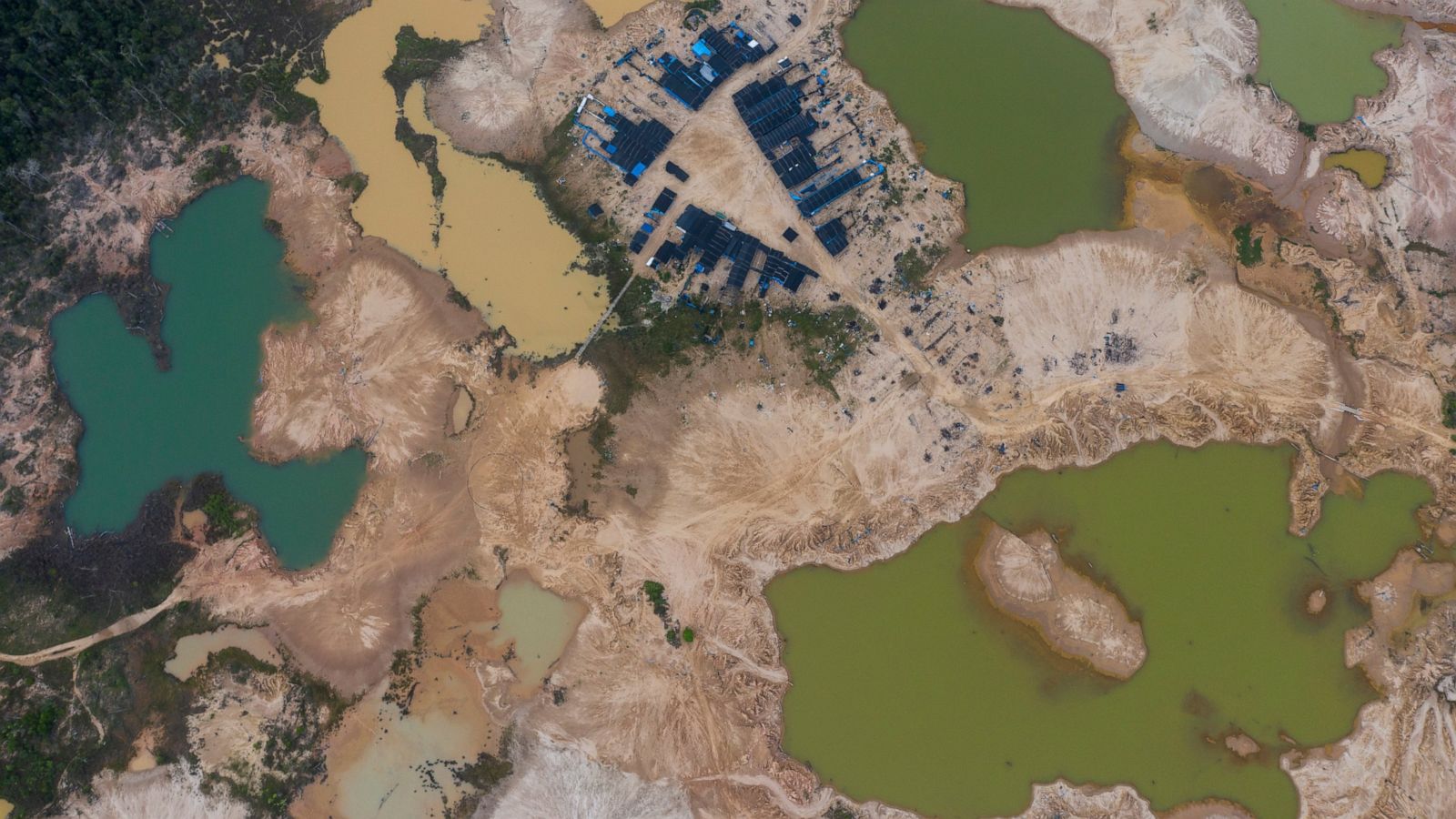 Peru Gold Mine Mercury - HD Wallpaper 