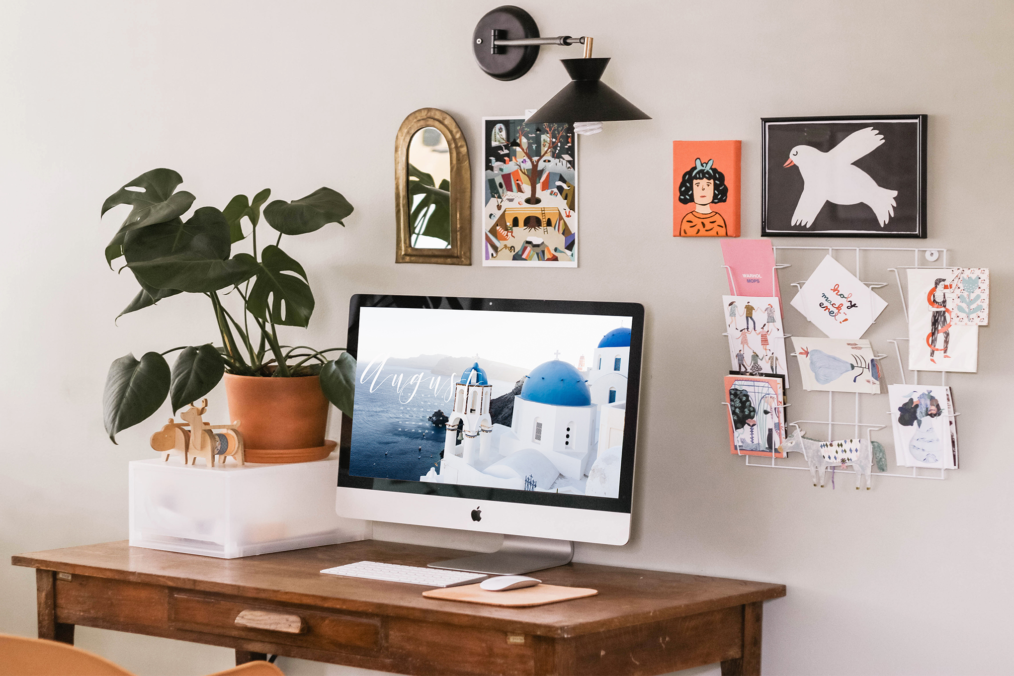 August Free Wallpaper Download - Desk Decor Wall - HD Wallpaper 