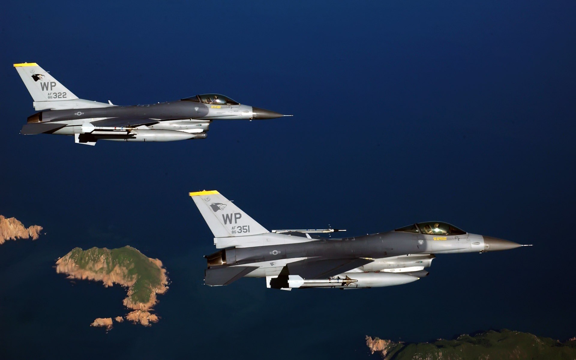 F 16 Fighting Falcon - HD Wallpaper 