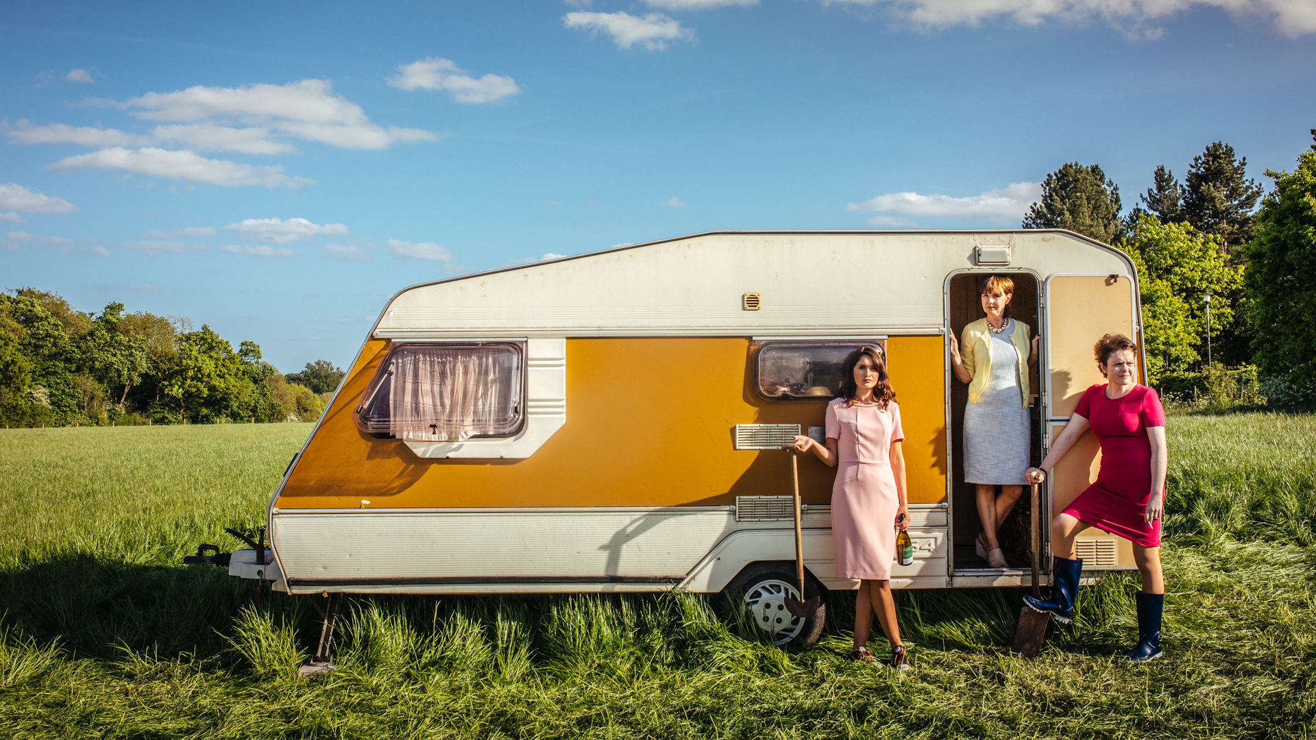 Three Women Wait For Death - HD Wallpaper 