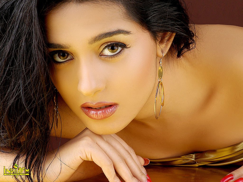 Amrita Rao - Amrita 23 - HD Wallpaper 