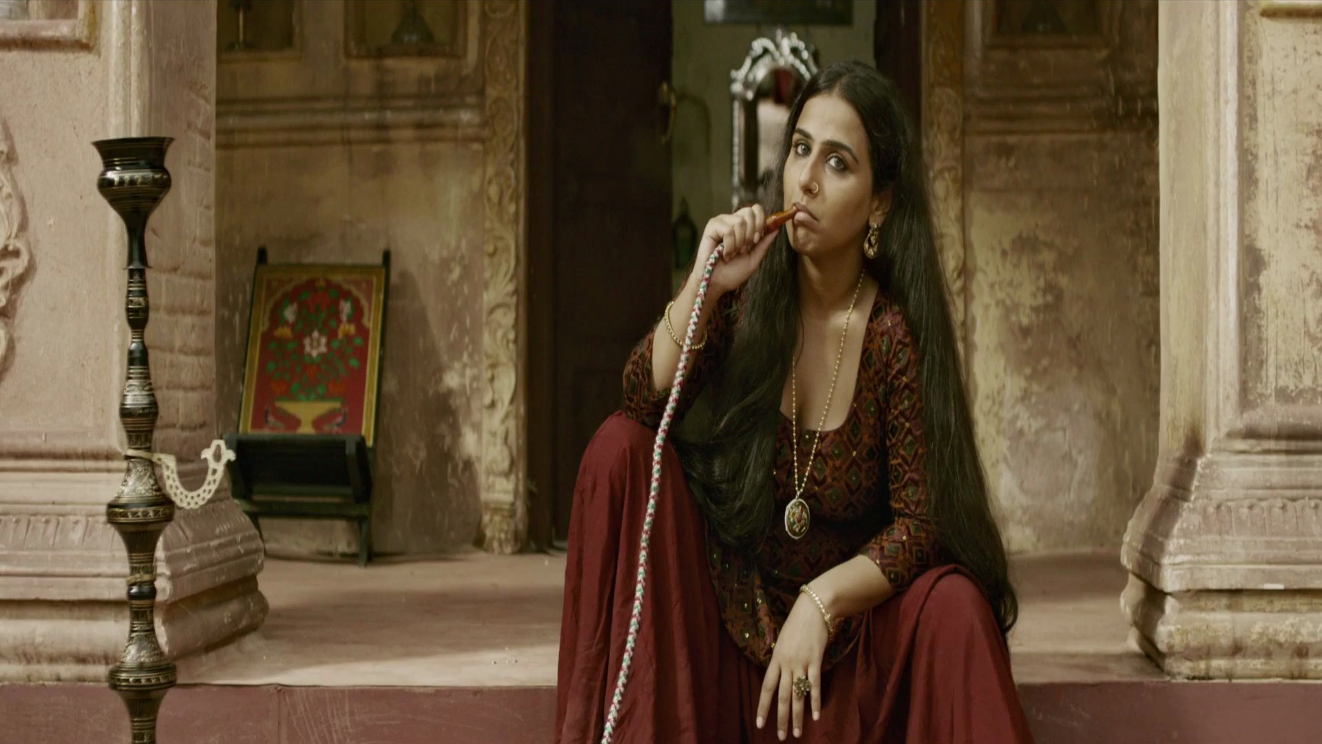 Vidya Balan Smoking Hukka In Movie Begum Jaan Hd Photo - Begum Jaan Gif - HD Wallpaper 
