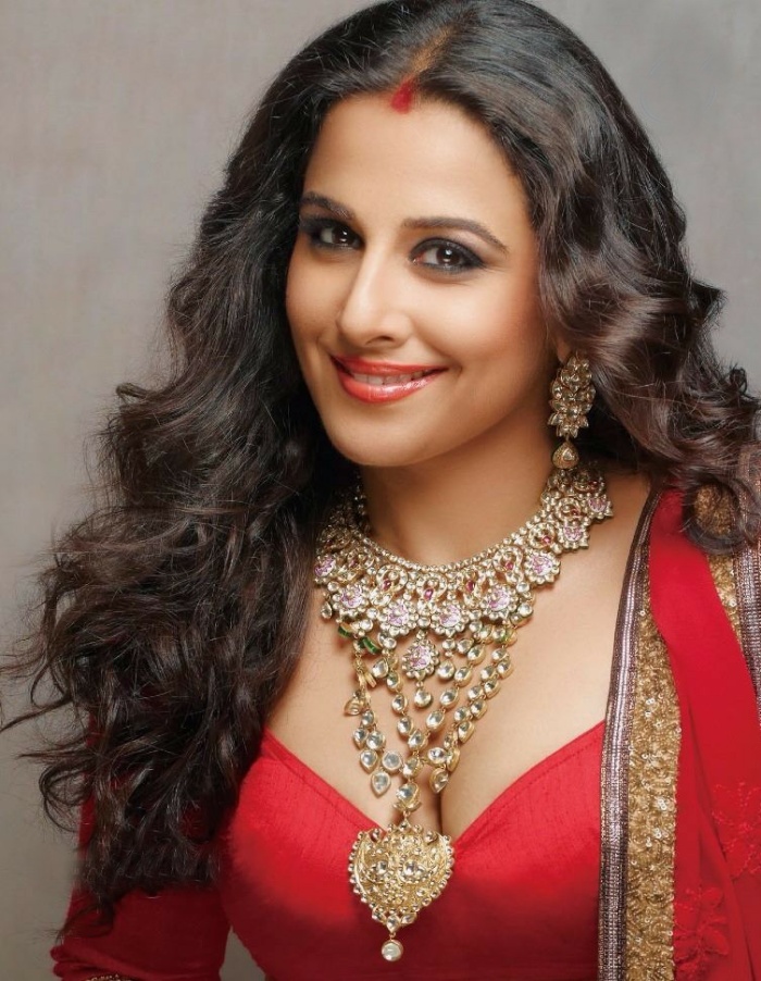 Actress Vidya Balan Hot - HD Wallpaper 