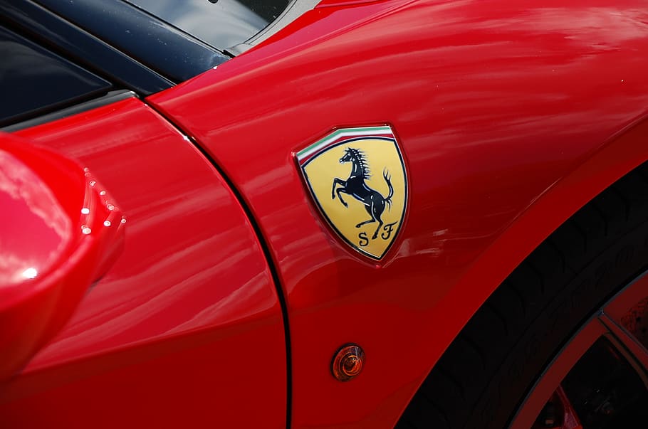Germany, Weeze, Weeze Airport, Red, Horse, Yellow, - Ferrari S.p.a. - HD Wallpaper 