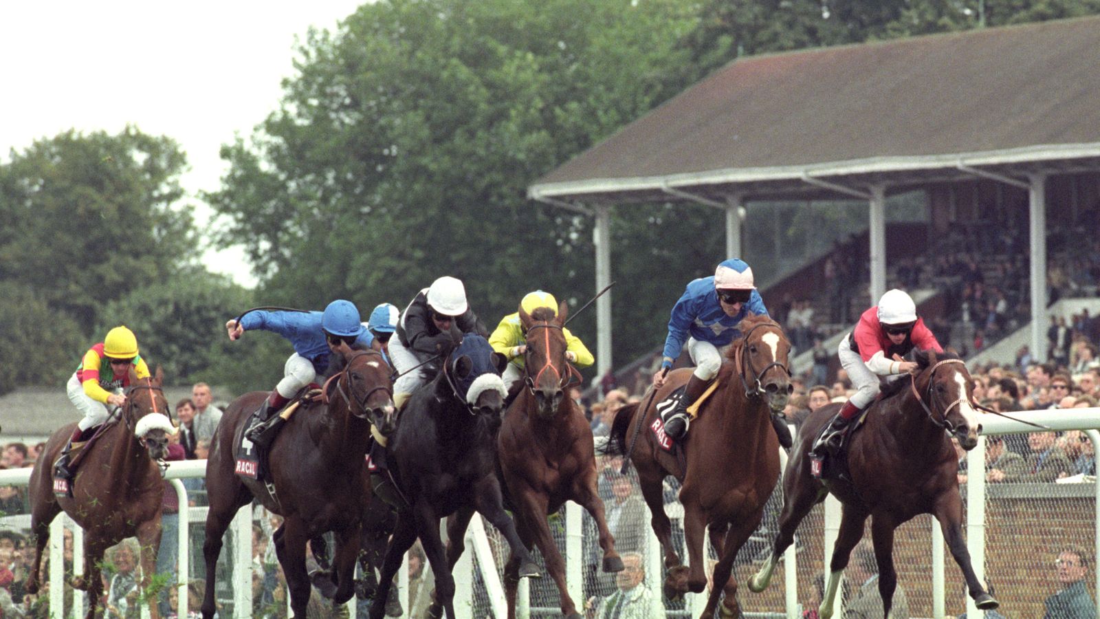 Frankie Dettori Riding Diffident To Victory In The - Flat Racing - HD Wallpaper 