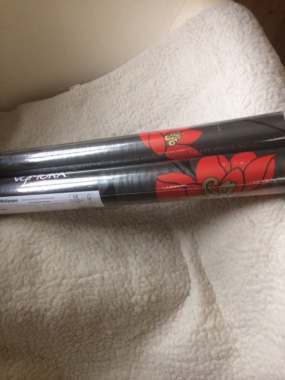 2 Rolls Of Floral Wallpaper - Rifle - HD Wallpaper 