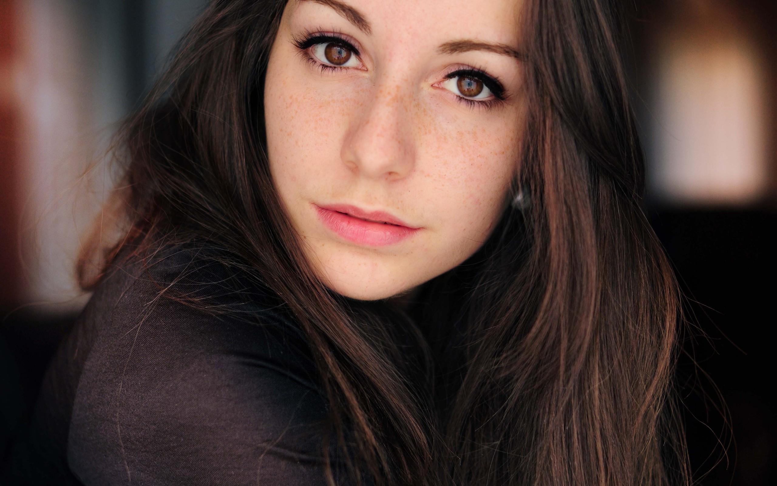 Brunette Female With Brown Eyes - HD Wallpaper 