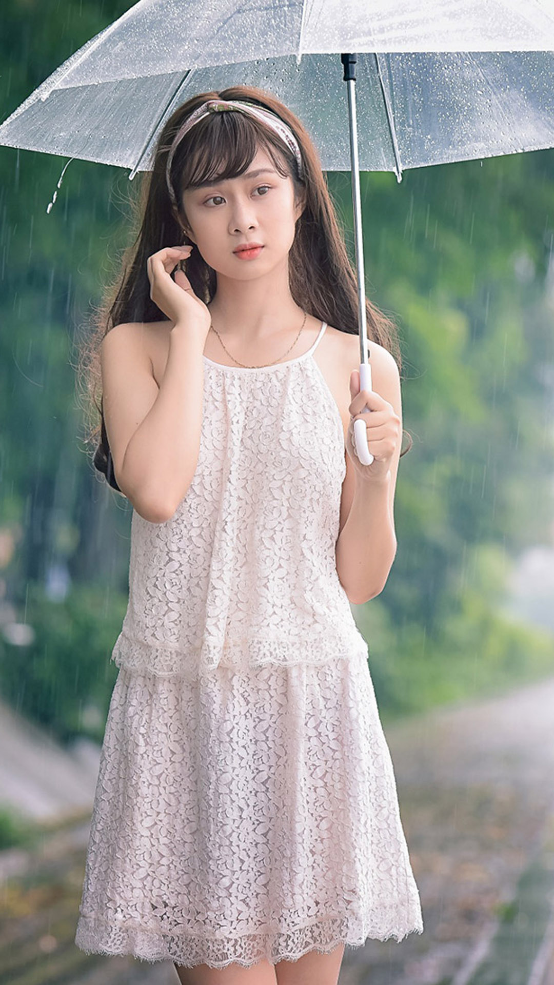 Cute Asian Girl Posing In Rain Hd Mobile Wallpaper - Asian Girl With Umbrella - HD Wallpaper 