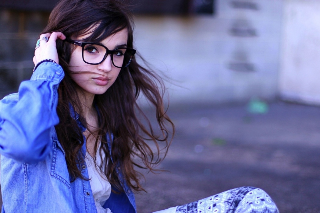 Girl In Glasses - Stylish Girl Pic Hd - HD Wallpaper 