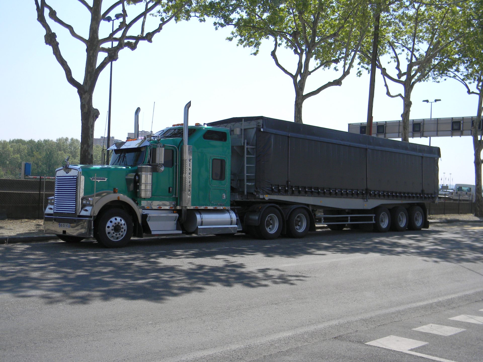 Dark Green Color Kenworth Truck Wallpaper - Trailer Truck - HD Wallpaper 