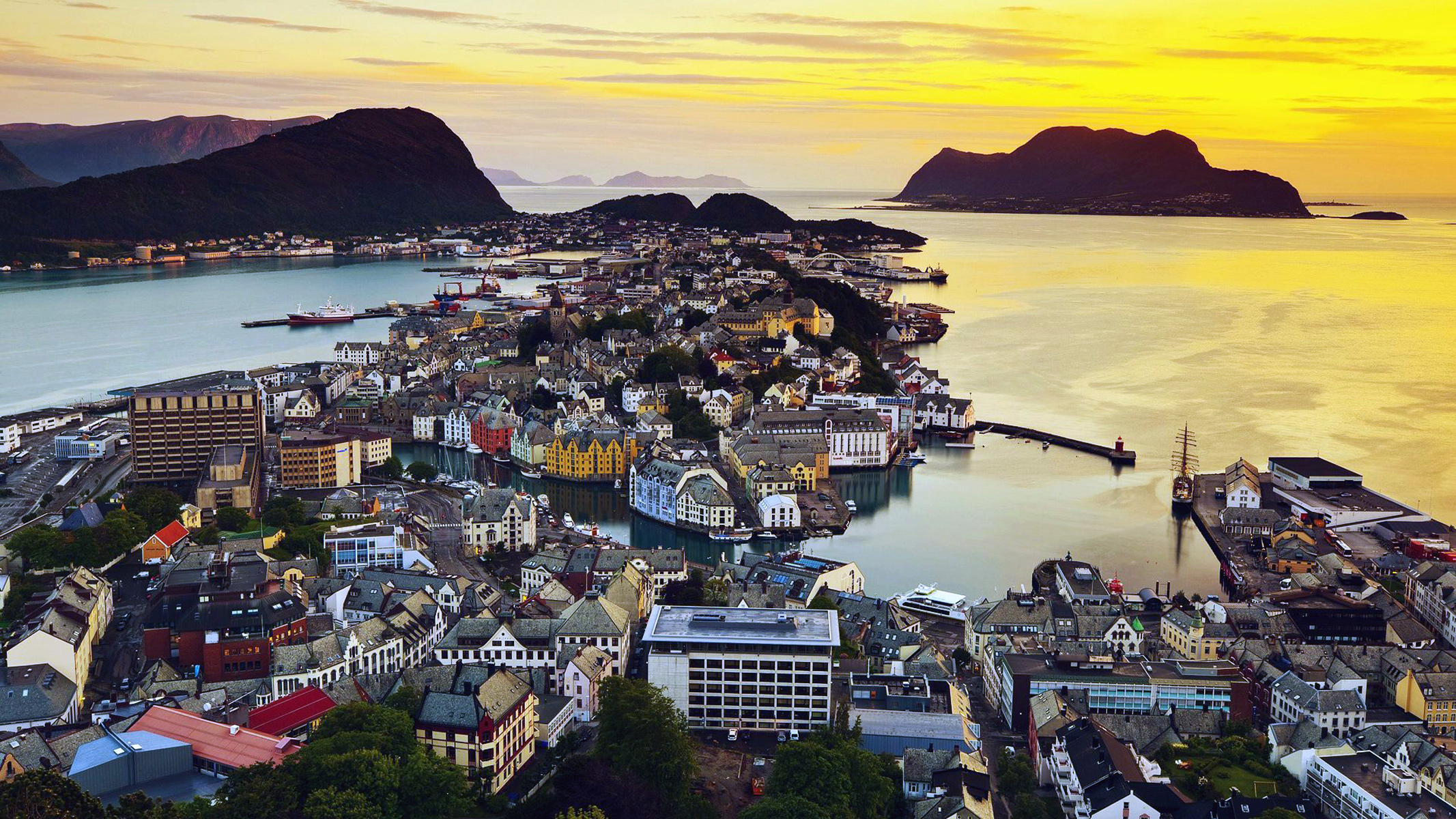 Norway Alesund - HD Wallpaper 