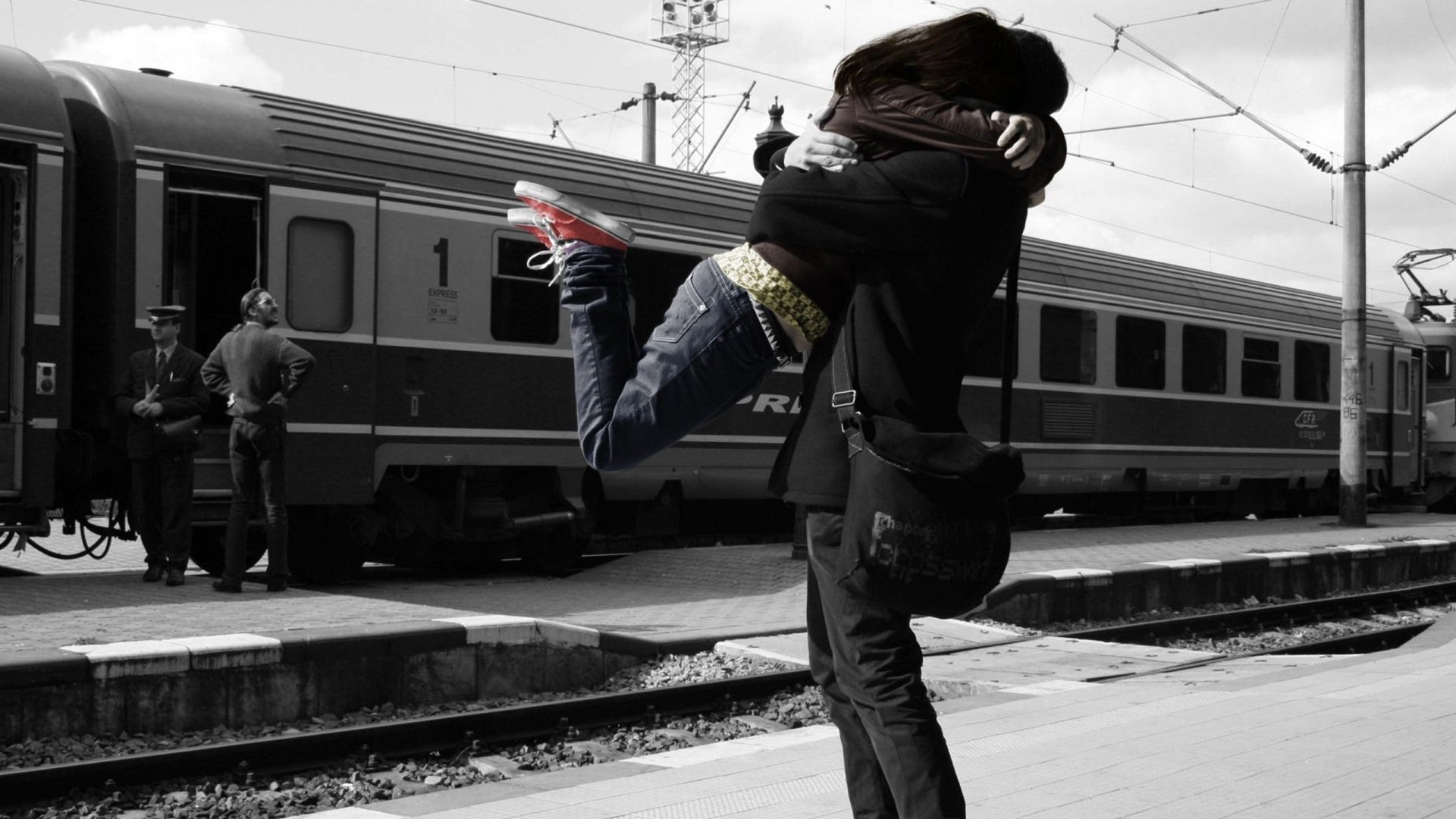 To Get Love Is A Real Life Wallpaper - Couples Meet After Long Time - HD Wallpaper 