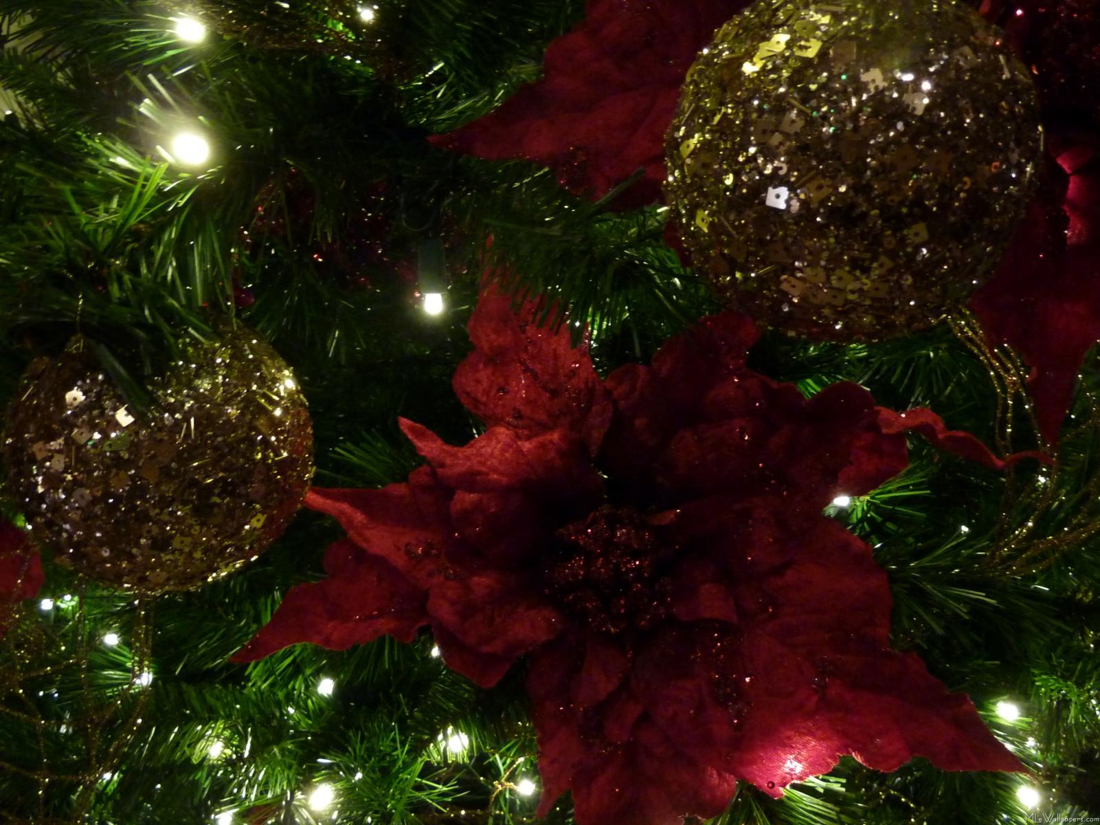 Maroon And Gold Christmas Tree I - Maroon And Gold Christmas Tree Decorations - HD Wallpaper 