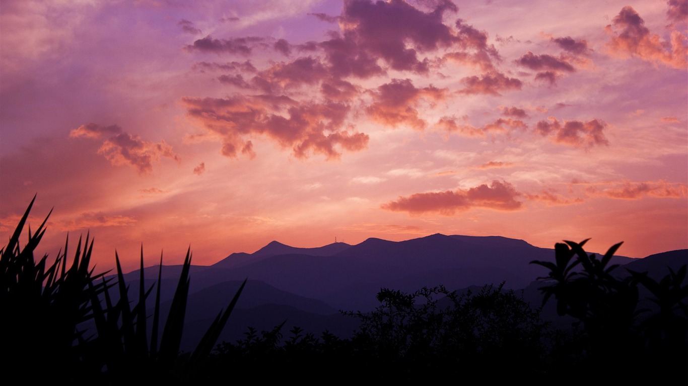 Pink Skies-night Sky Hd Wallpaper2013 - Sunset In Mountains Spain - HD Wallpaper 