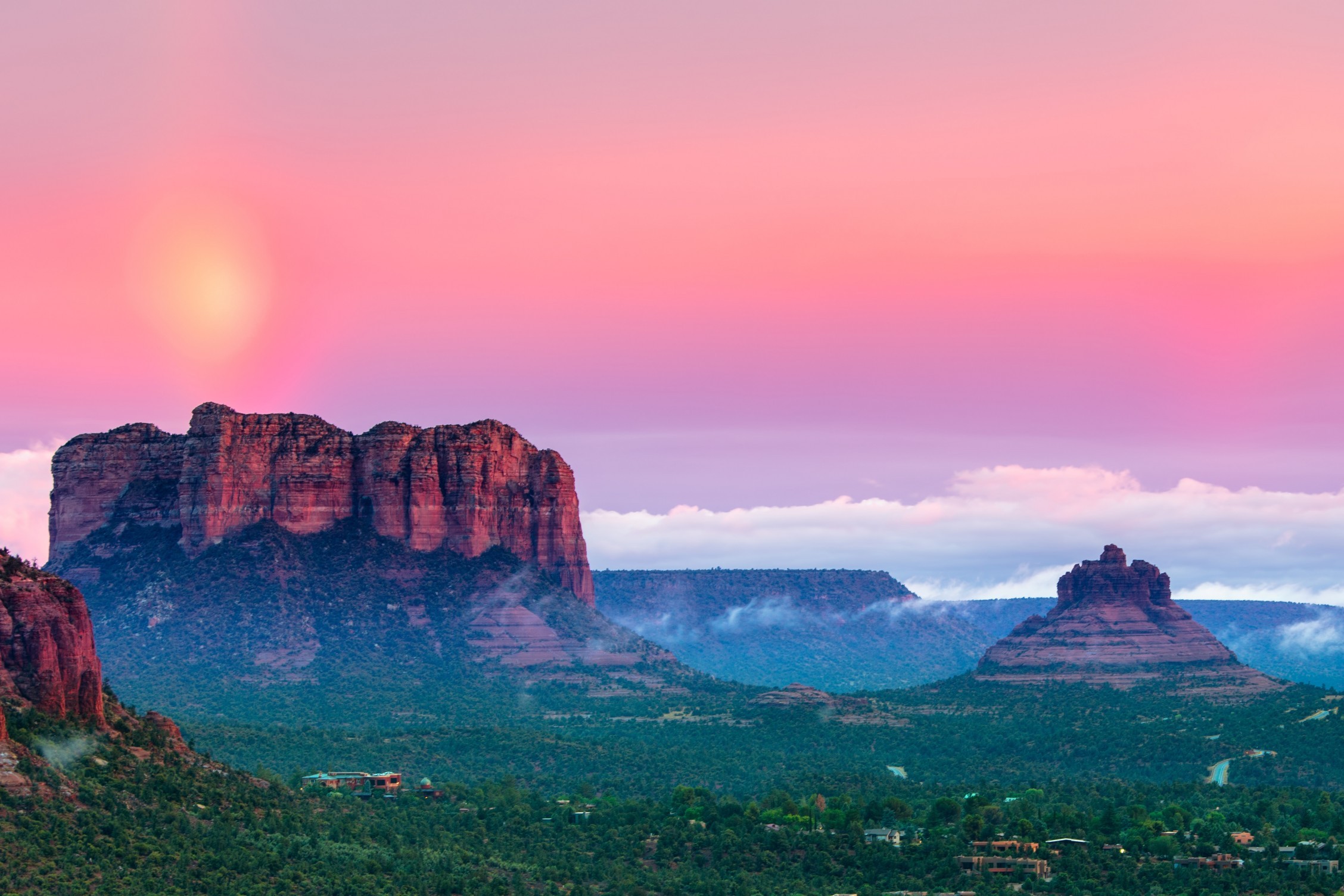Pink Sky, Sunset, Rocks, Clouds - Sedona - HD Wallpaper 