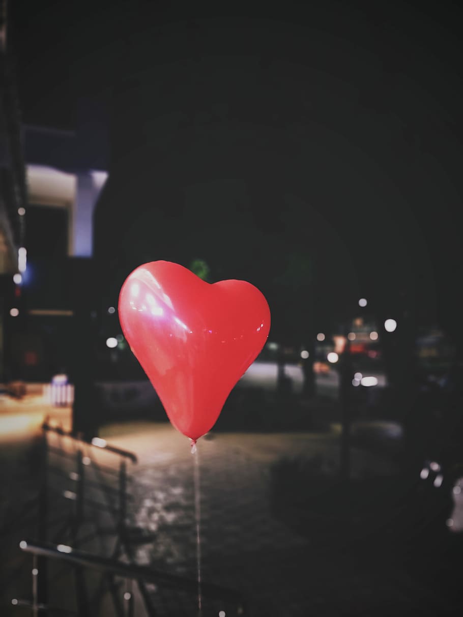 Love ♥️, Red Heart Balloon At Nighttime, Street, Simple, - HD Wallpaper 