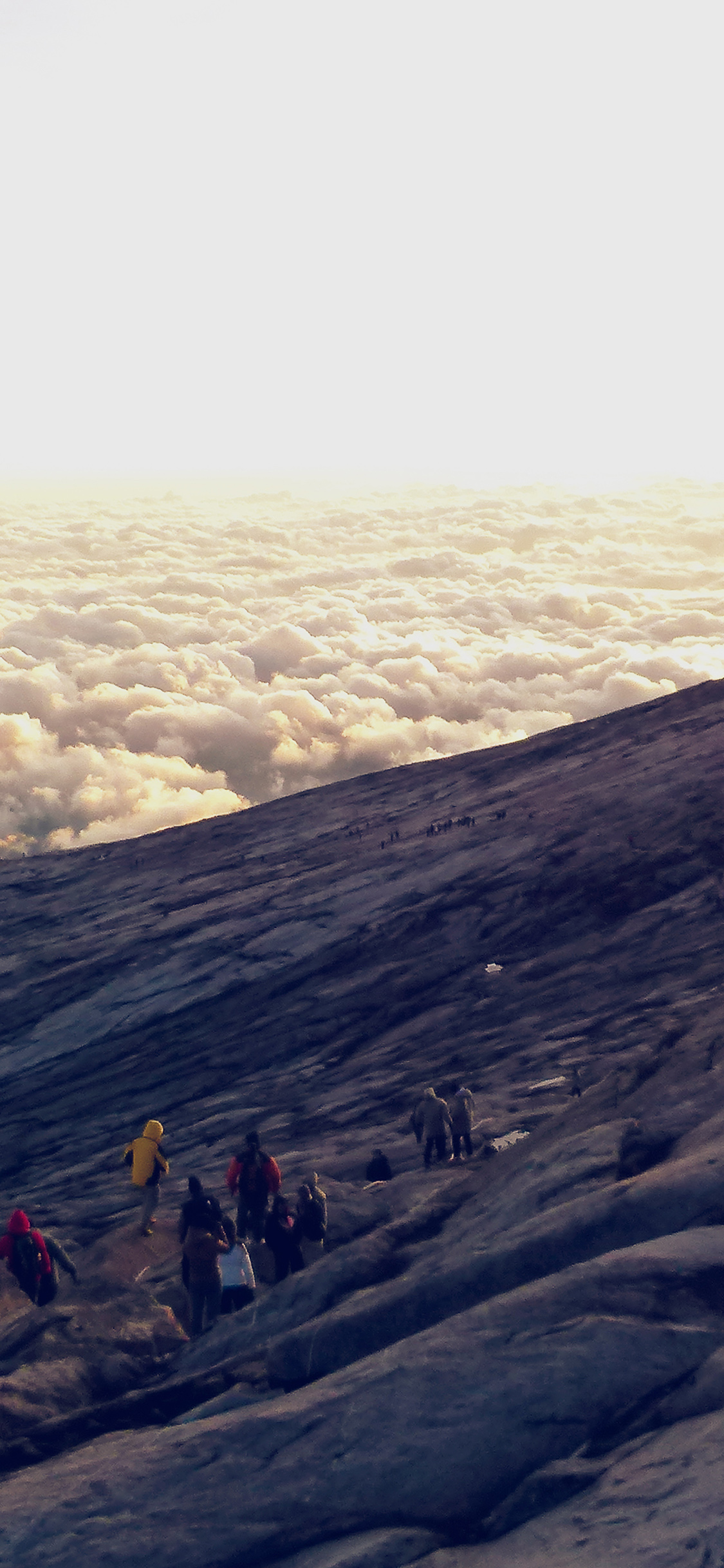 Mountain Climbing Wallpaper Iphone - HD Wallpaper 