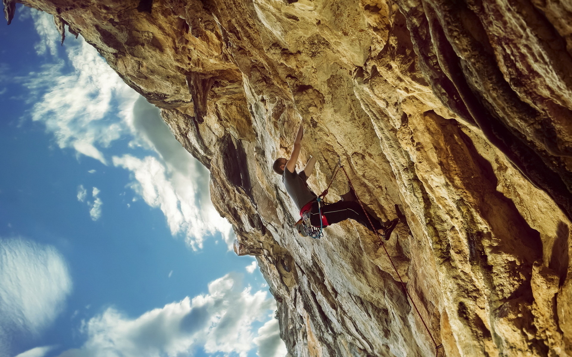 Cooperation Mountain Climbing Wallpaper - Men Climbing Cliff Backgrounds - HD Wallpaper 