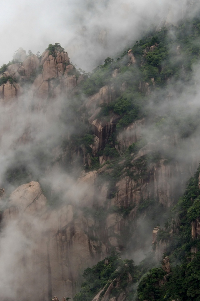 Misty Mountains Wallpaper Phone - HD Wallpaper 