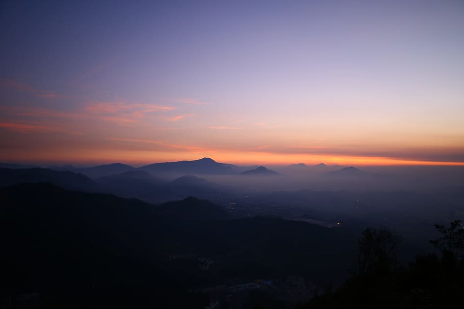 Fog Covering Mountains, Misty Mountains With Sun Rays, - Summit - HD Wallpaper 